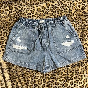 WHITE BURCH DISTRESSED SHORTS SUZE MEDIUM